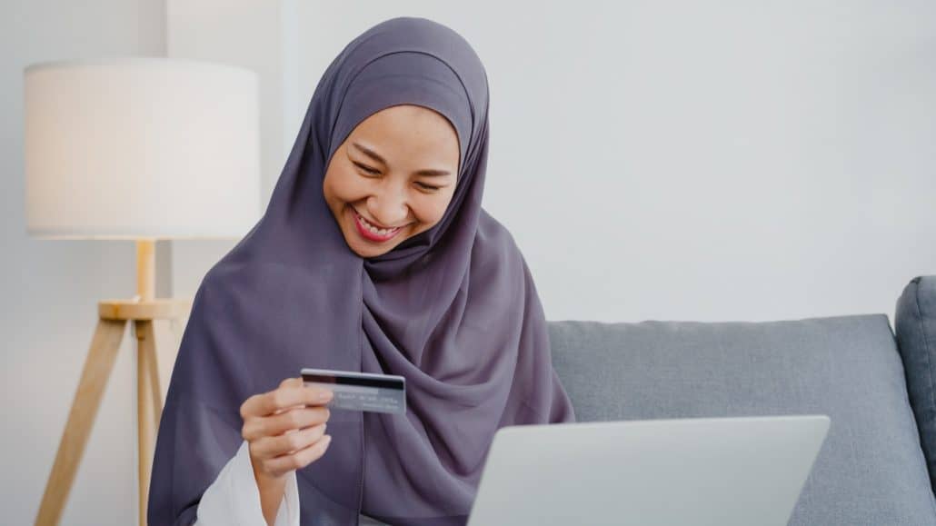 asia muslim lady using credit card